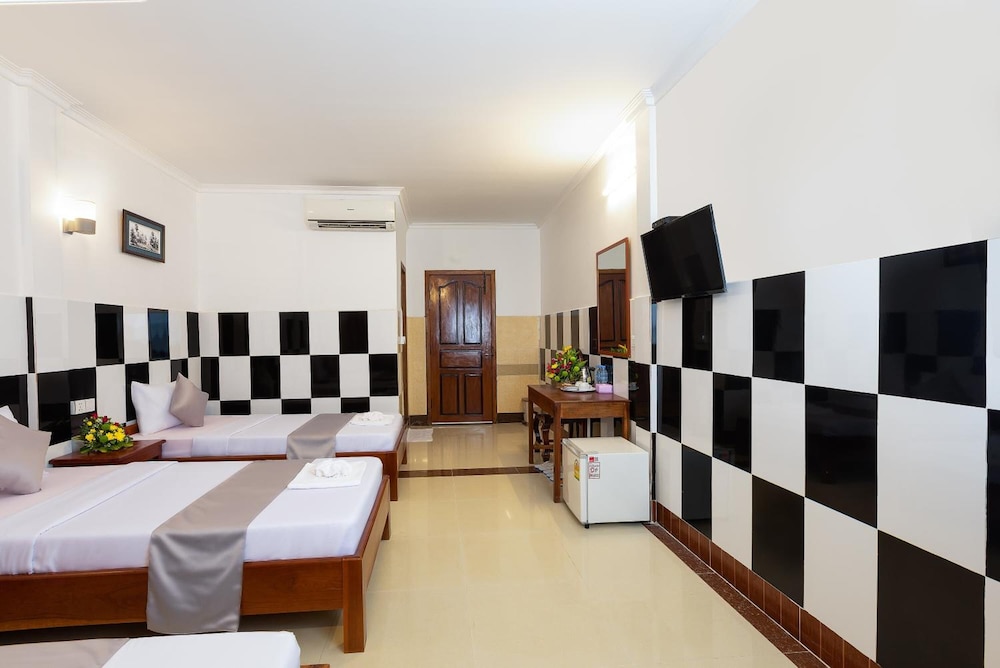 Botoum Hostel 12/33