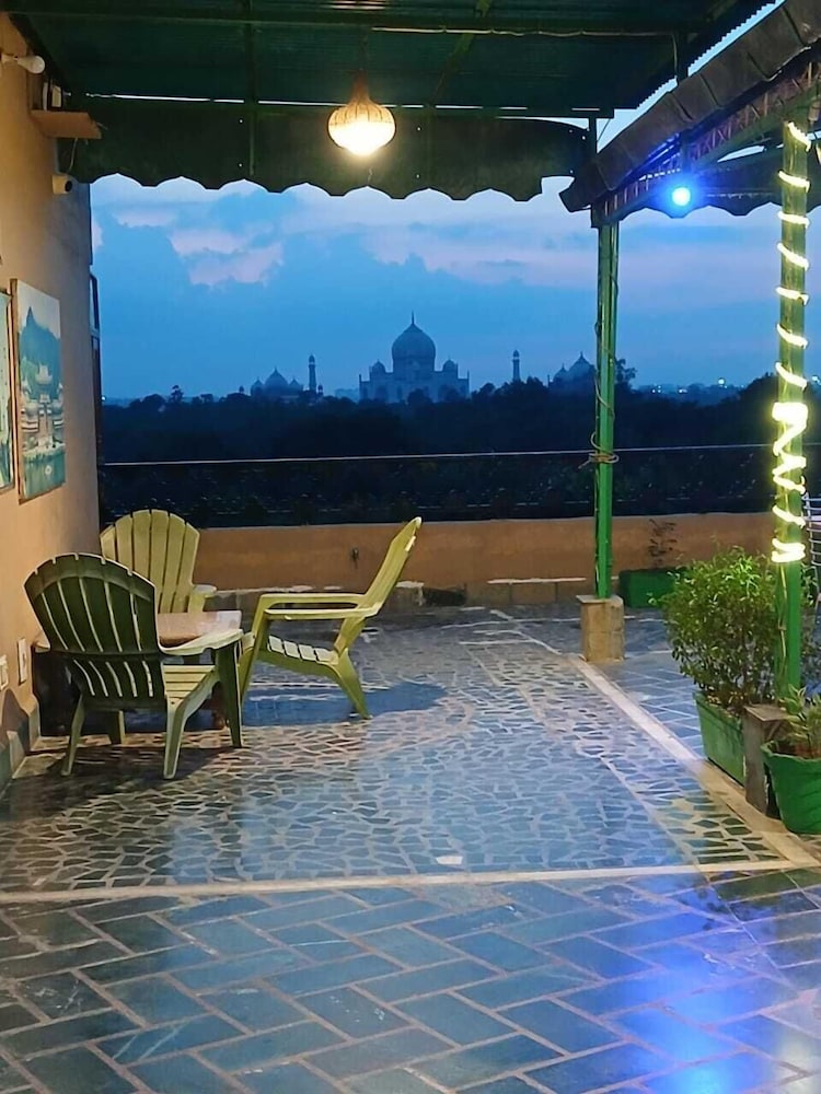 TAJ PLAZA HOTEL 25/51