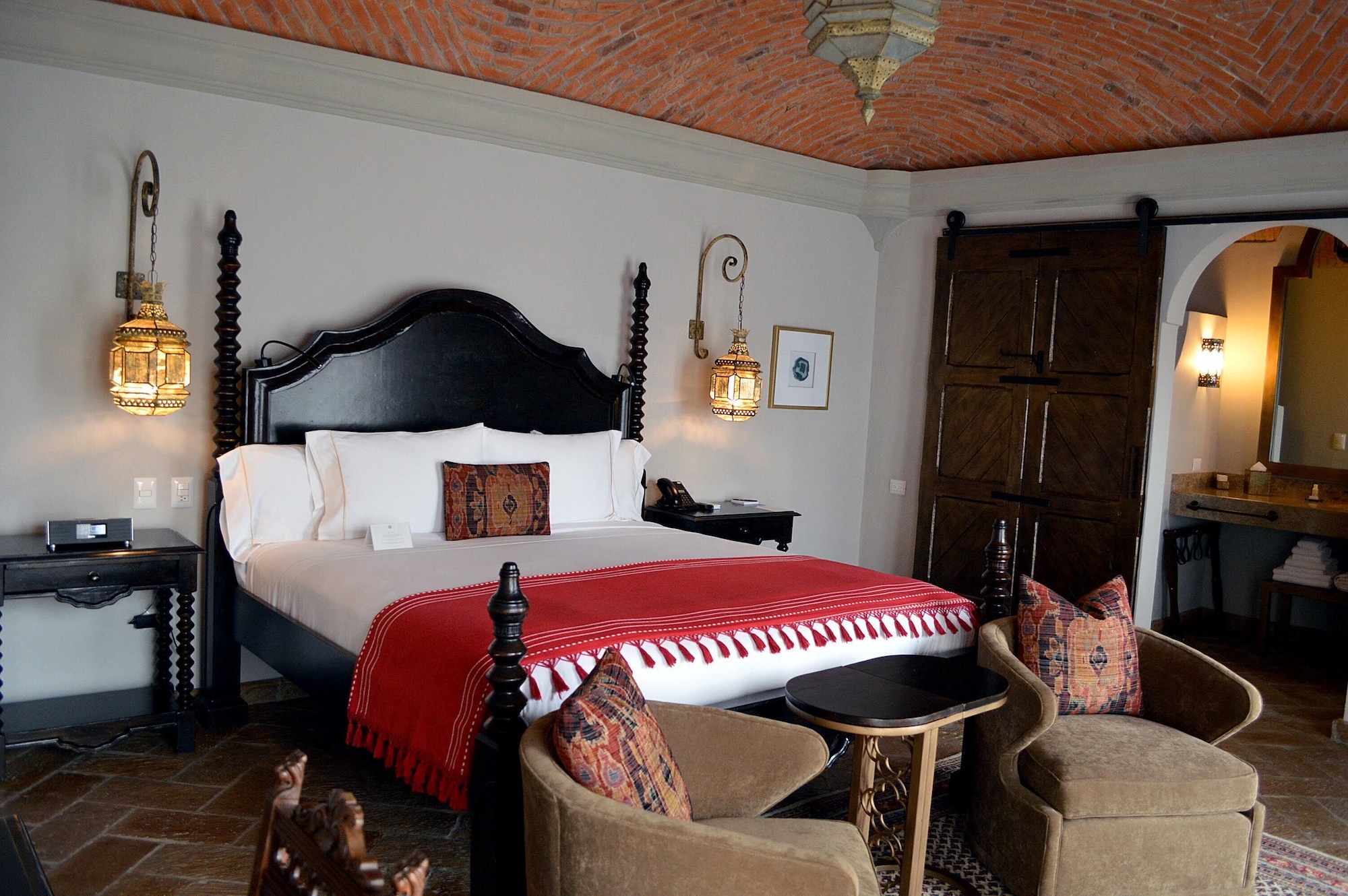 LUXURY, SUITE