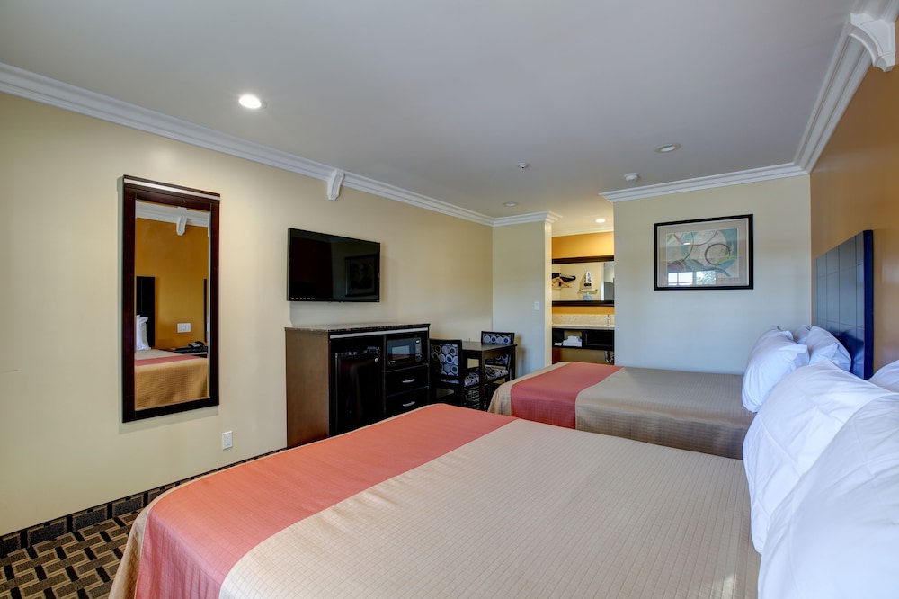 Ontario Inn & Suites 13/50