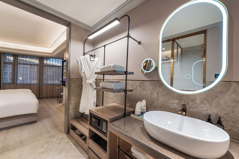 Mercure Ningbo Yinzhou 39/45