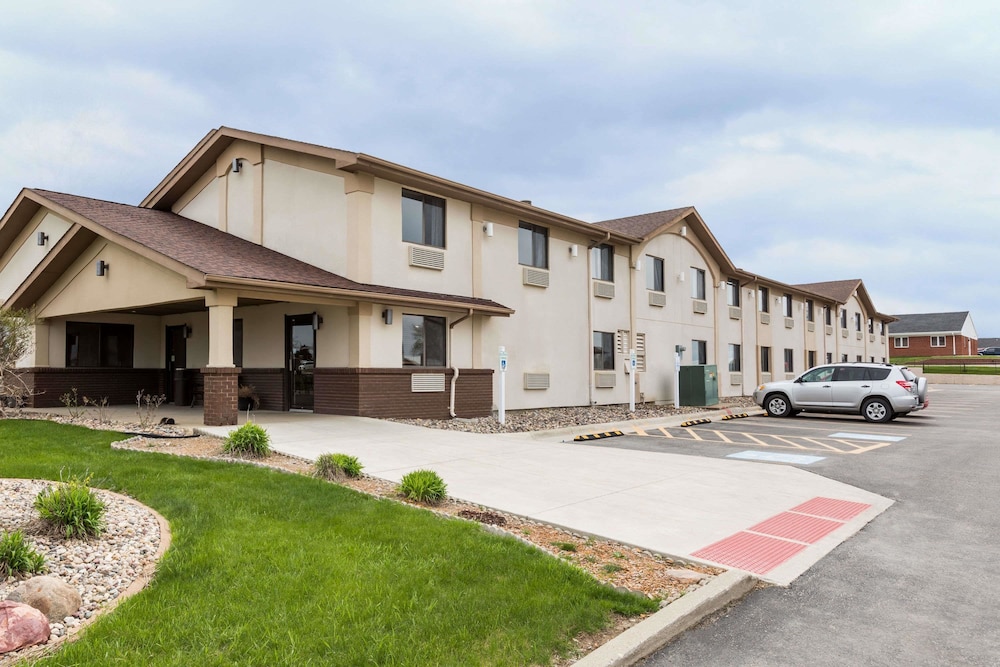 Super 8 by Wyndham Spirit Lake/Okoboji 5/41