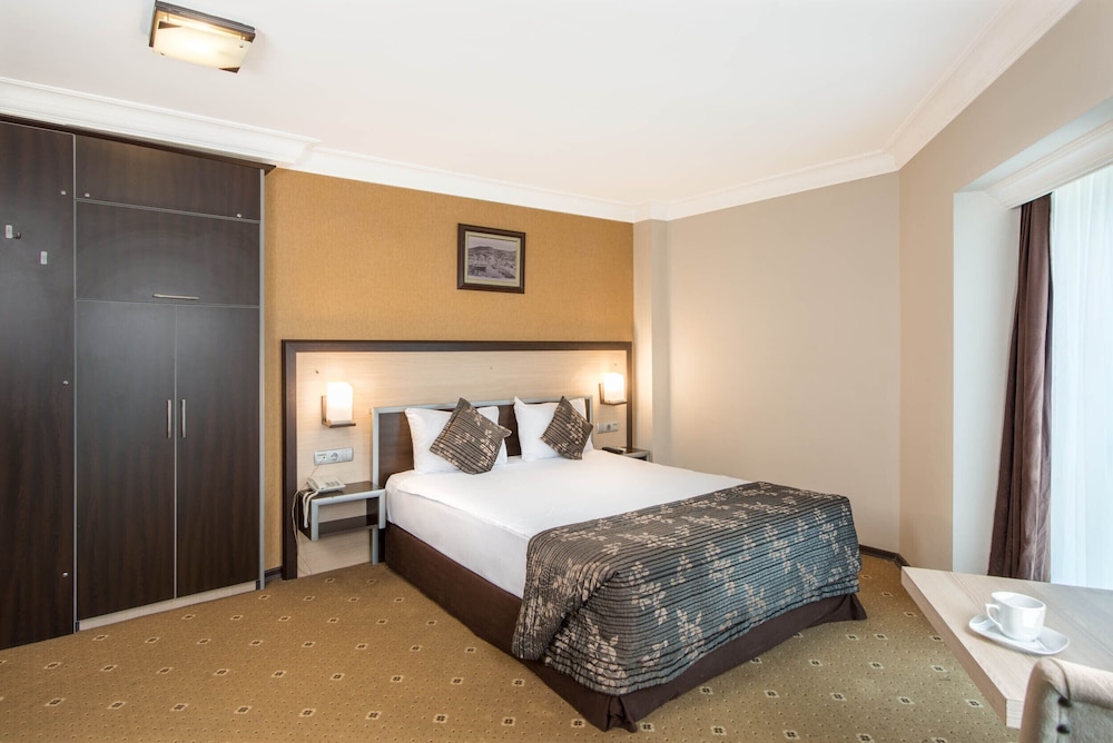 Ismira Hotel 11/31