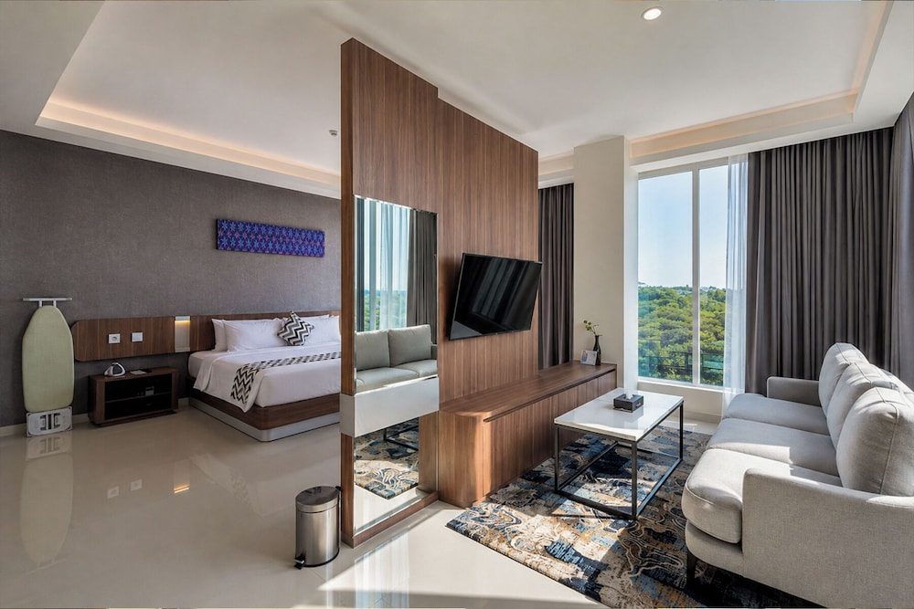 Unhas Hotel and Convention 50/50
