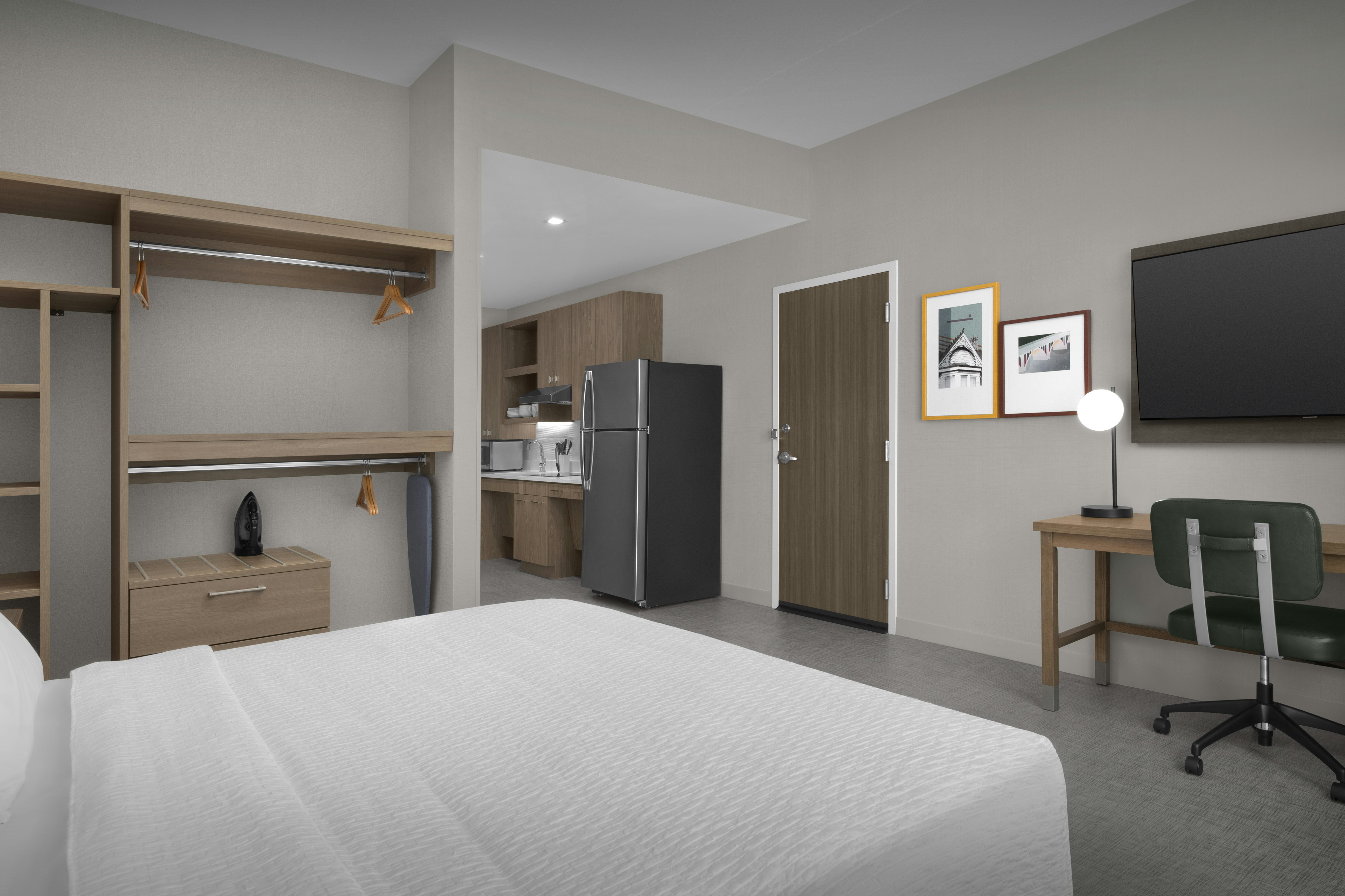 Efficiency, Suite, King Bed, Accessible