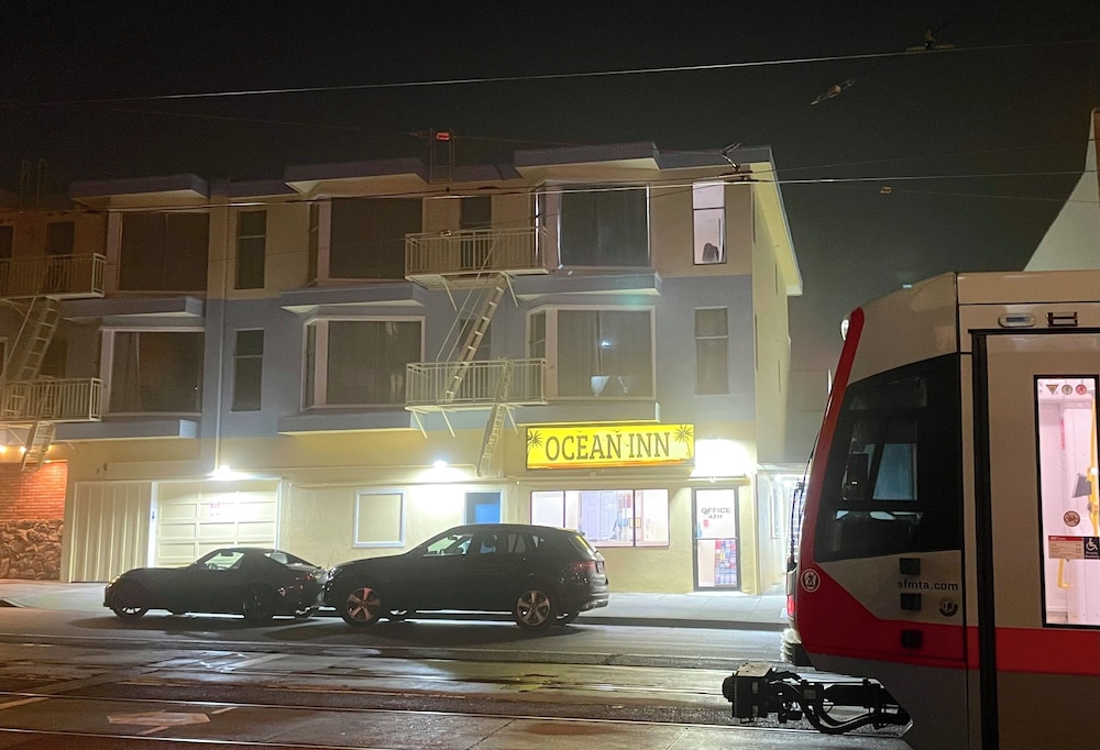 Beach Motel 6/31