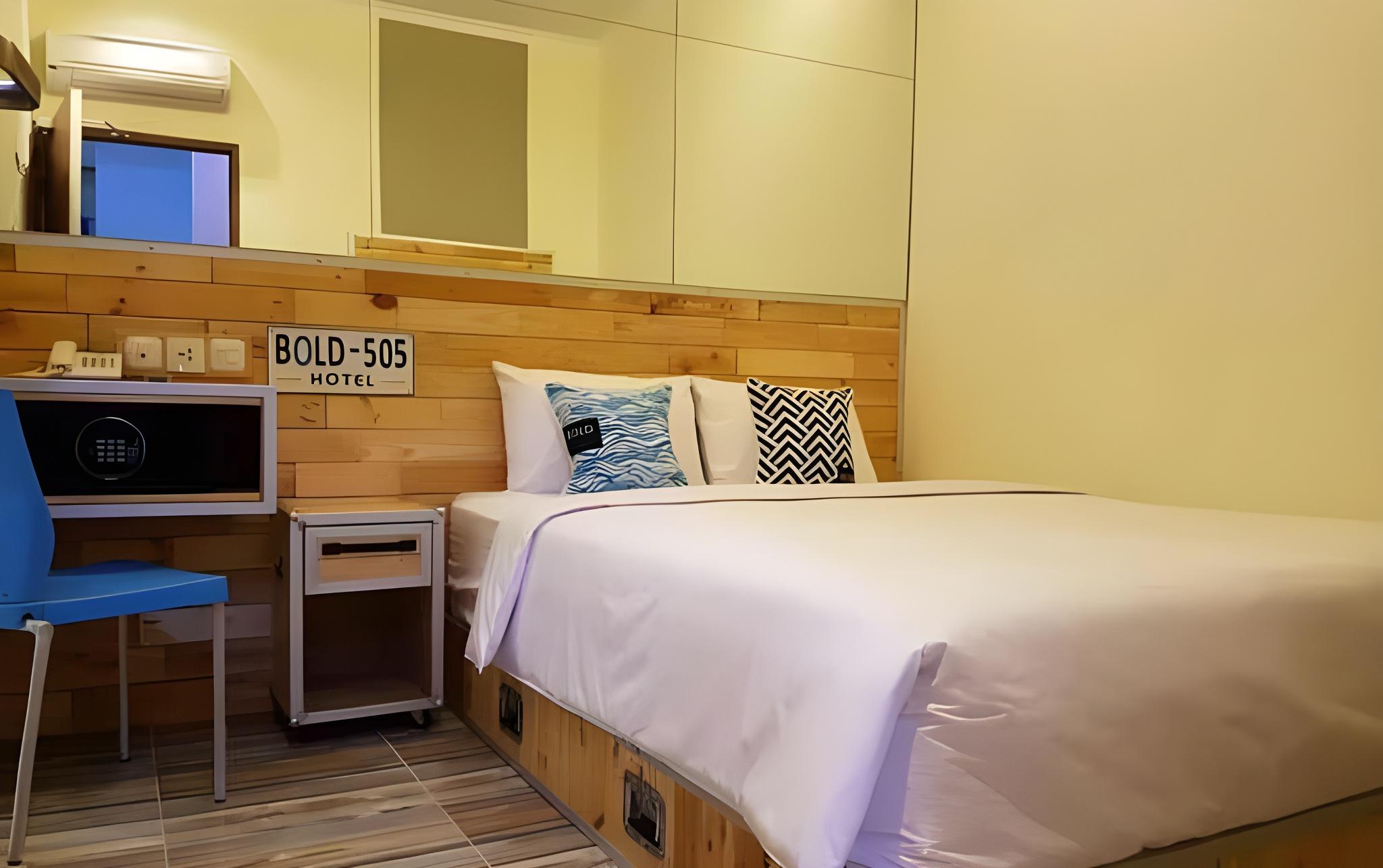 Deluxe, Double Bed, No Window