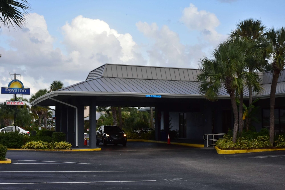 Days Inn by Wyndham Stuart 61/70