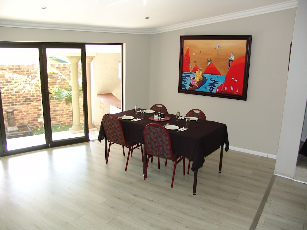 African Moon Corporate House 30/48