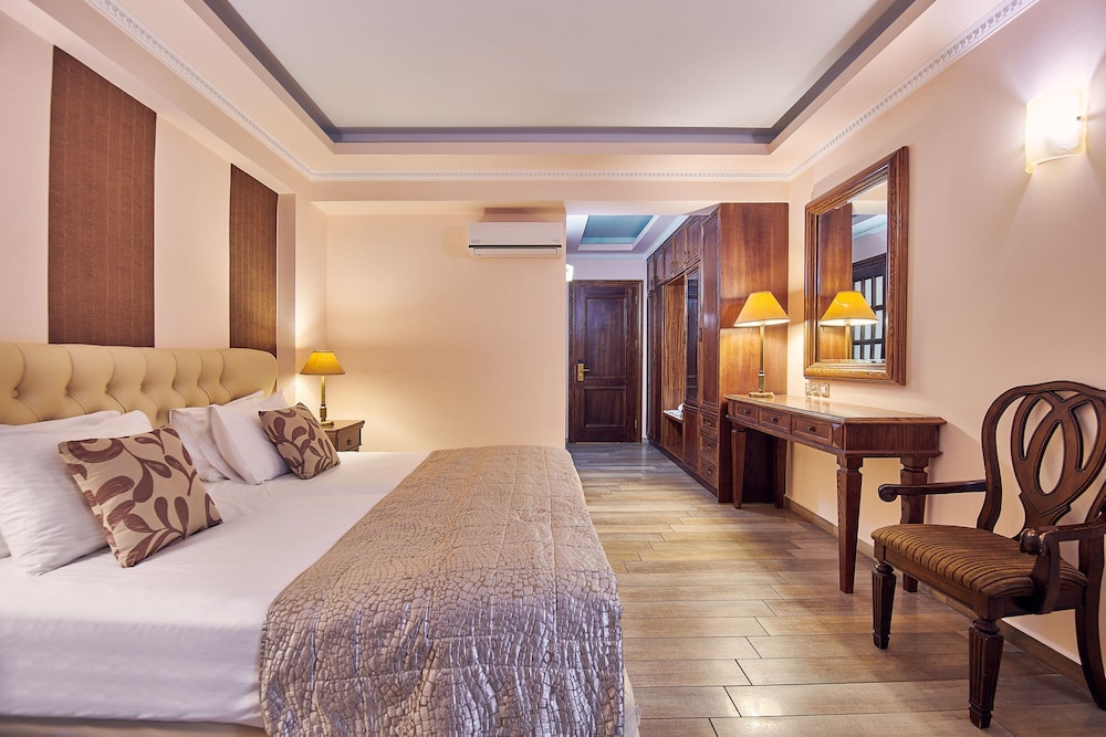 SWIM UP, JUNIOR SUITE, POOL VIEW
