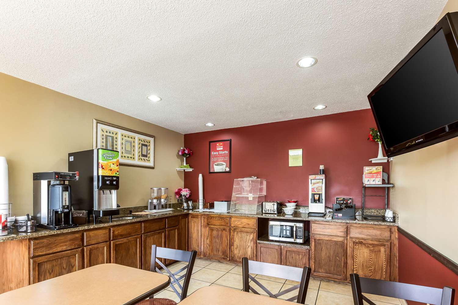 Econo Lodge Inn & Suites Fairview Heights - St. Louis 18/22