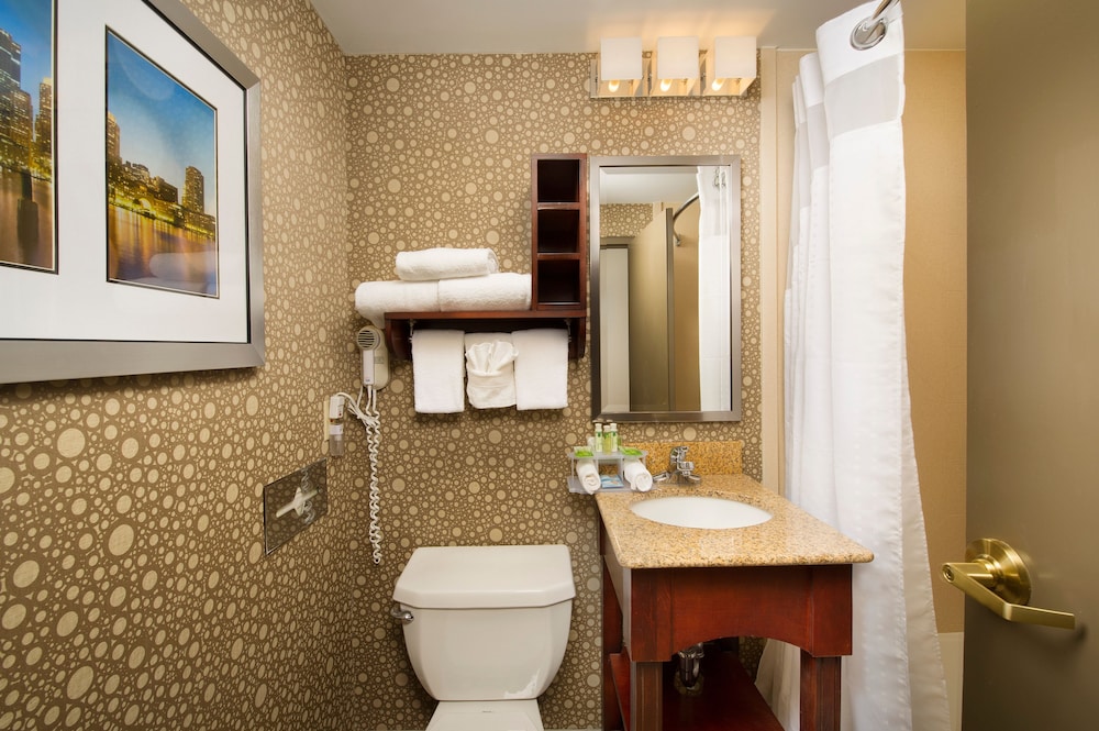 Holiday Inn Express Boston North -Woburn 18/50
