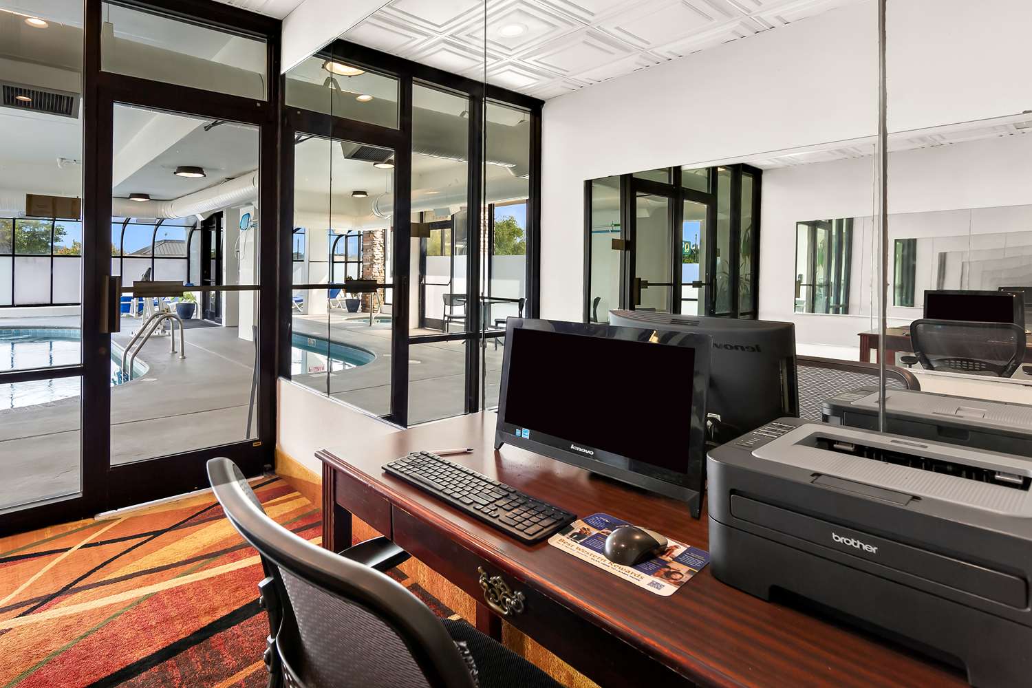 Best Western Knoxville Suites - Downtown 36/39