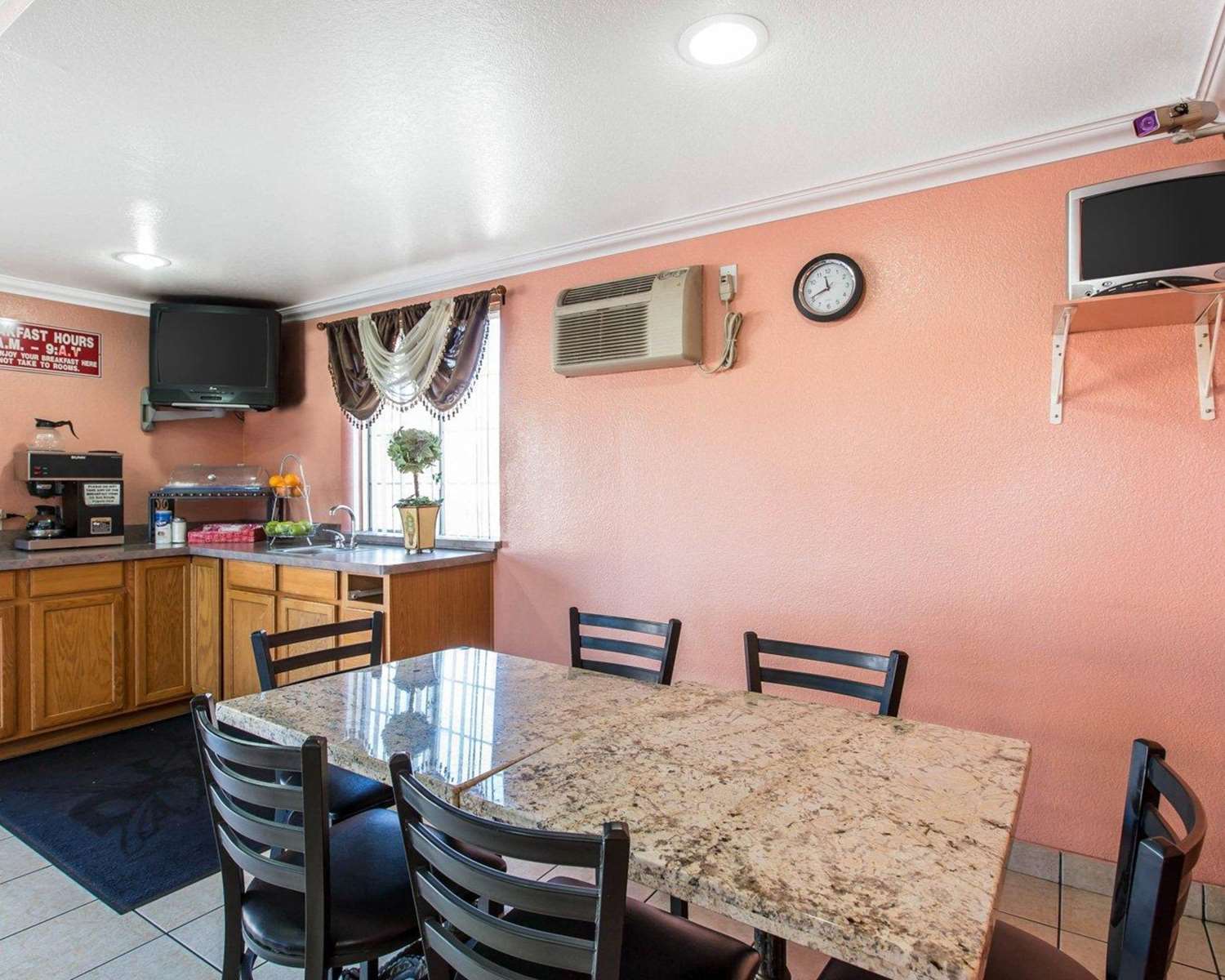 Studio6 Suites San Bernardino, CA 32/36