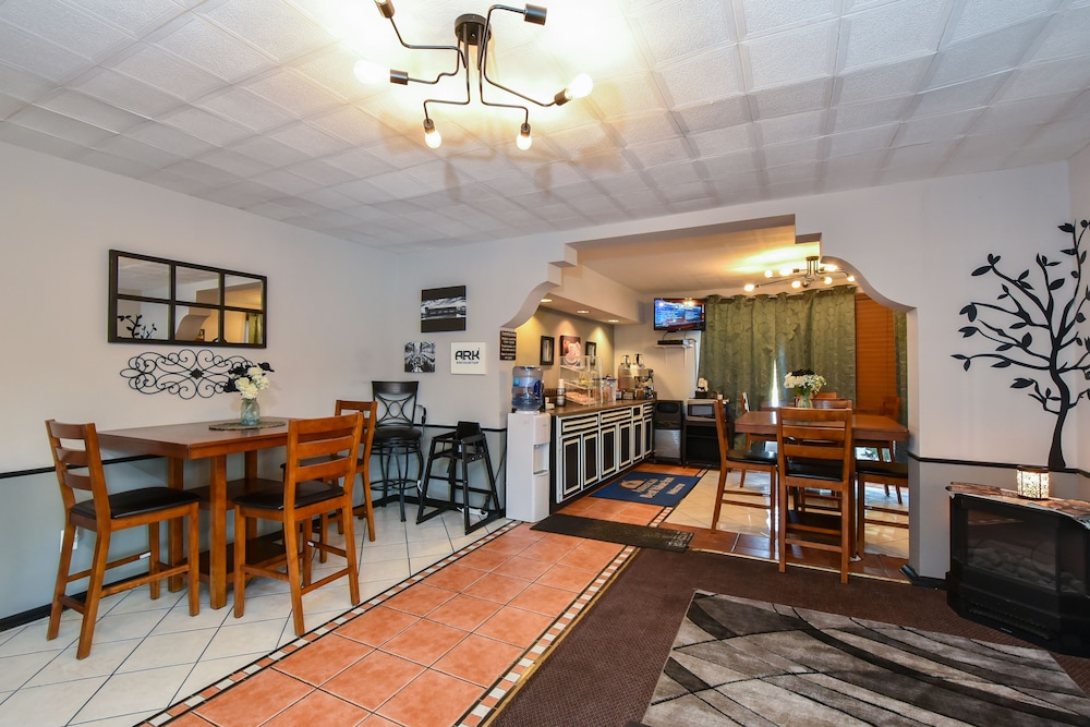 Americas Best Value Inn & Suites Williamstown 47/61