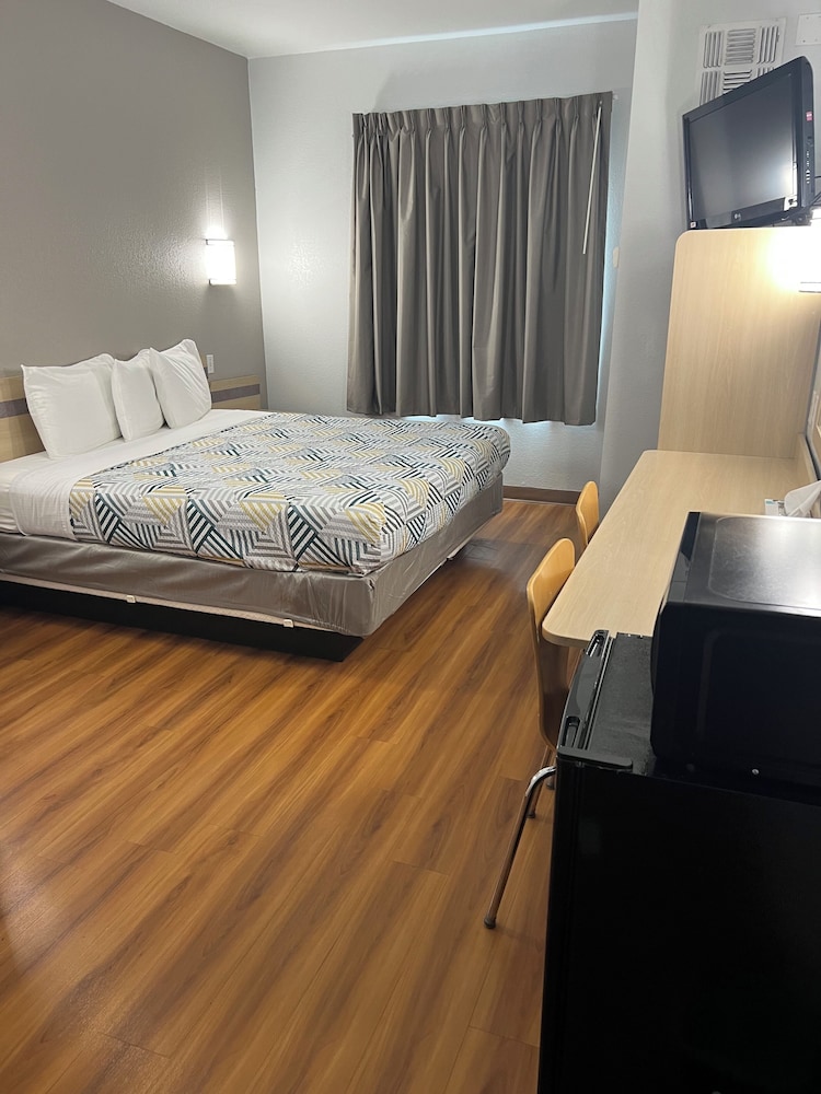 غرفة قياسية بسرير كينج، Motel6 El Reno, OK 8/10