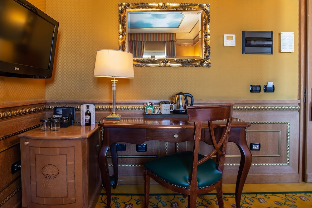 River Palace Hotel 36/43