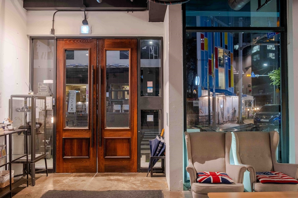 Canvas Hostel 54/54