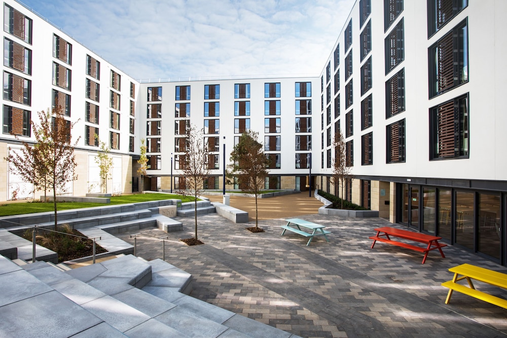 Salisbury Court 22/24