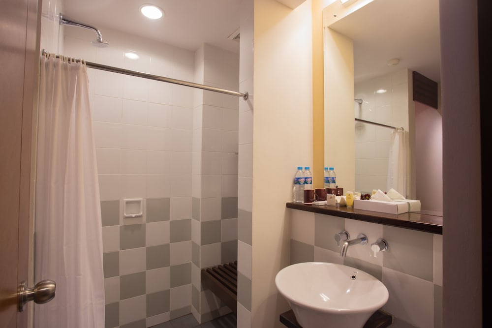 Bintang Flores Hotel 30/65