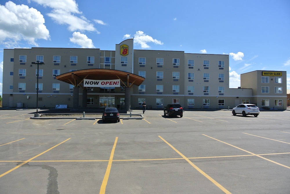 Home Inn and Suites Lloydminster 43/50