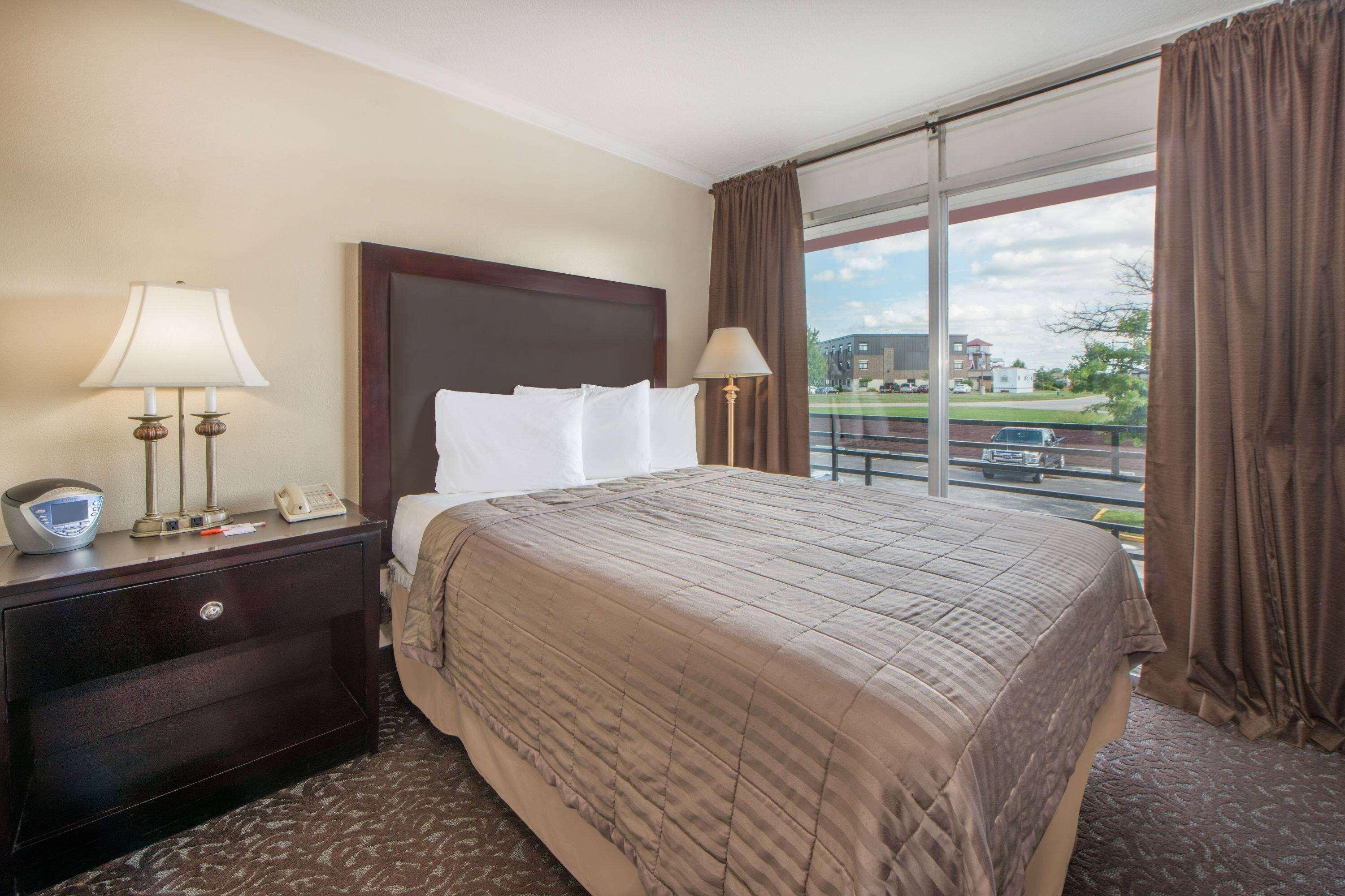 Howard Johnson By Wyndham Burlington 9/24