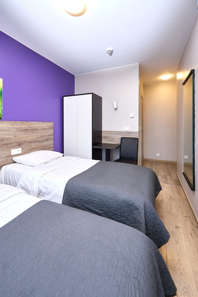 ROOM, TWIN BEDS