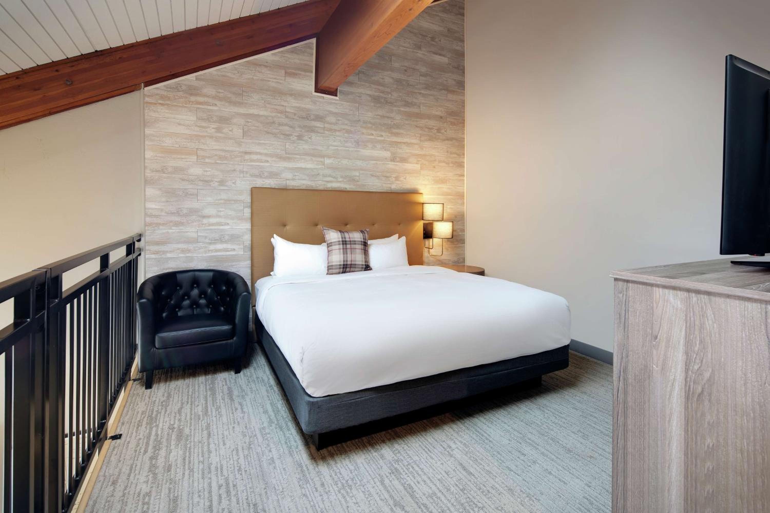 Residential, Loft, Suite