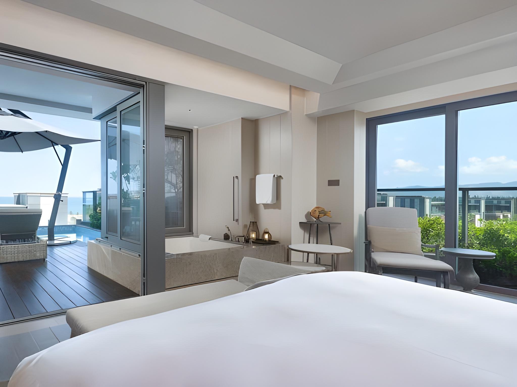 Suite, Queen Bed, Ocean View, with Pool