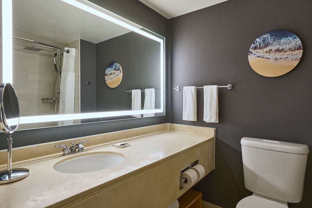 Deluxe, 2 Queen Beds, Accessible, The Westin Los Angeles Airport 4/5