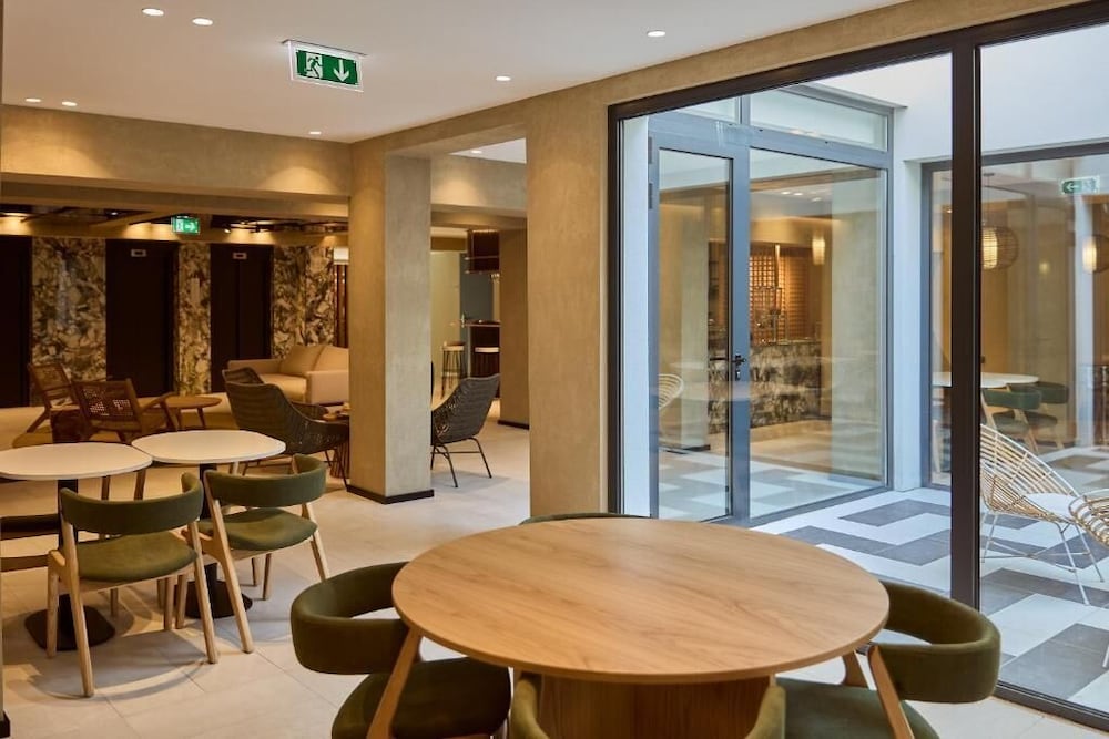 Omid Saldanha Hotel 25/33