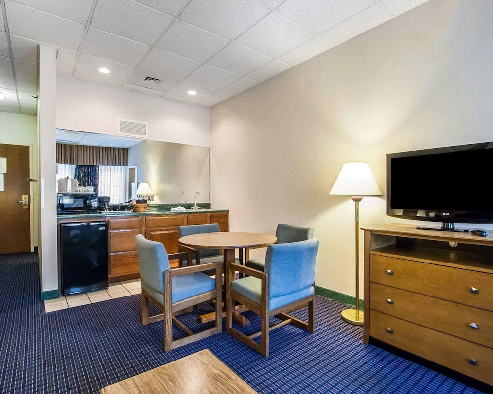 Clarion Inn Branson 59/72