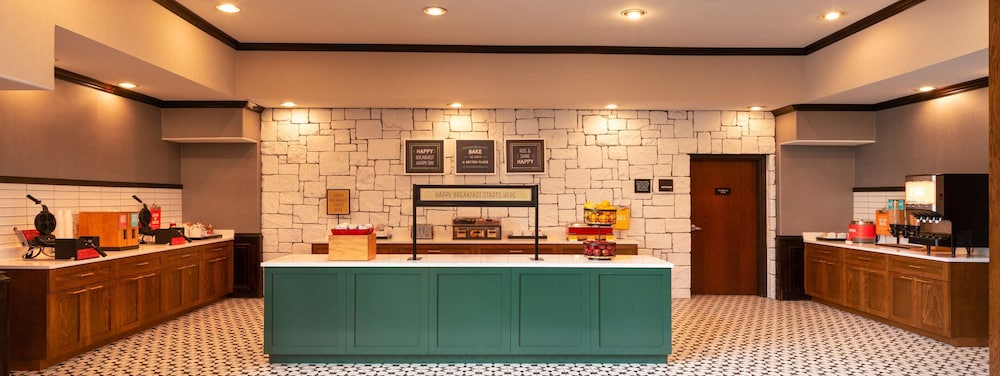 Hampton Inn Suites Boerne 47/63