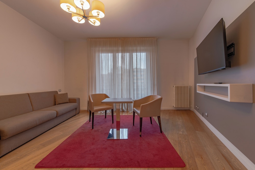 MERCURE MILANO SOLARI 46/75