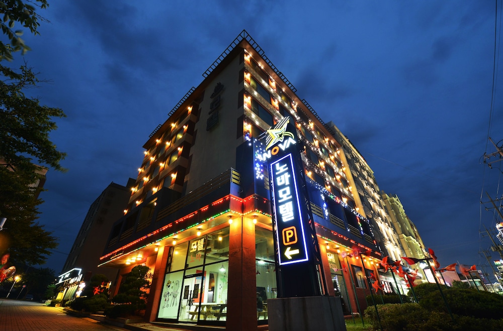 Nova Motel 1/100