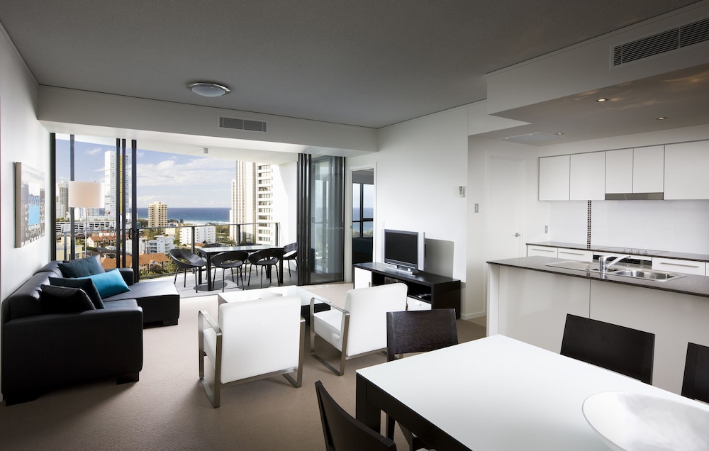 Mantra Sierra Grand Broadbeach 63/73