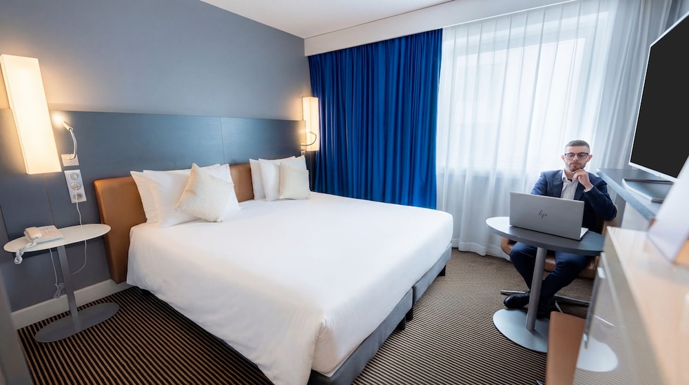Mercure Paris Massy Gare TGV 21/76