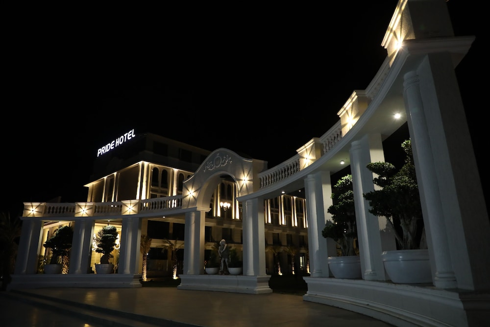 Pride Hotel And Convention Centre 4/50