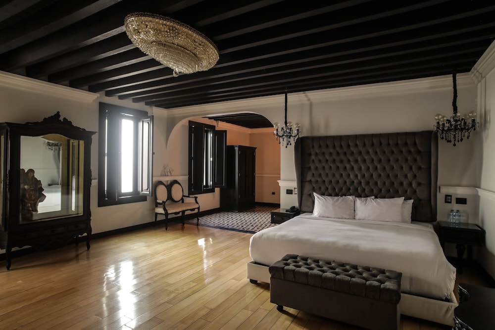 IMPERIAL, SUITE, KING BED