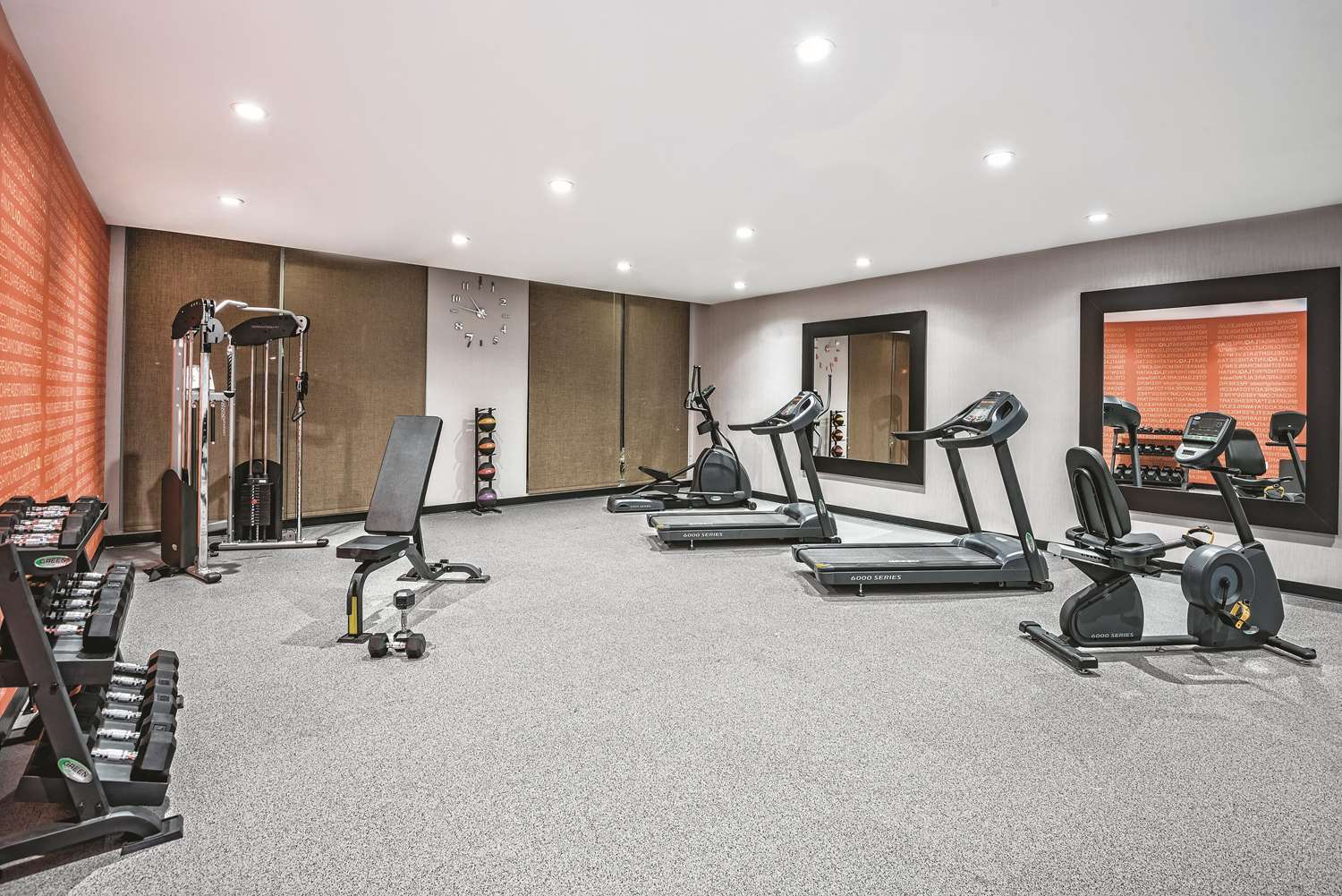 La Quinta Inn & Suites by Wyndham Dallas Grand Prairie North 26/42
