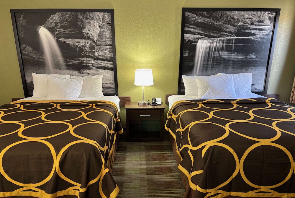 Super 8 by Wyndham Lincoln IL 24/44