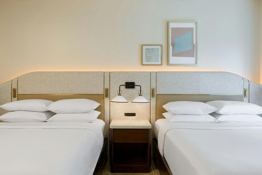 Guest Room, Deluxe, 2 Queen Beds