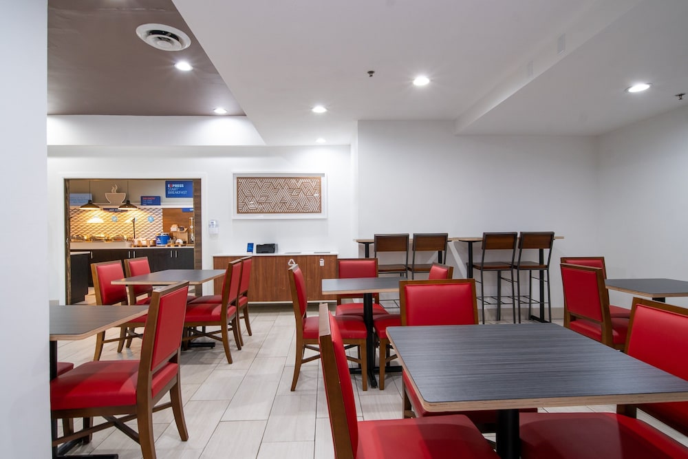Holiday Inn Express Hotel Suites Bedford 40/53