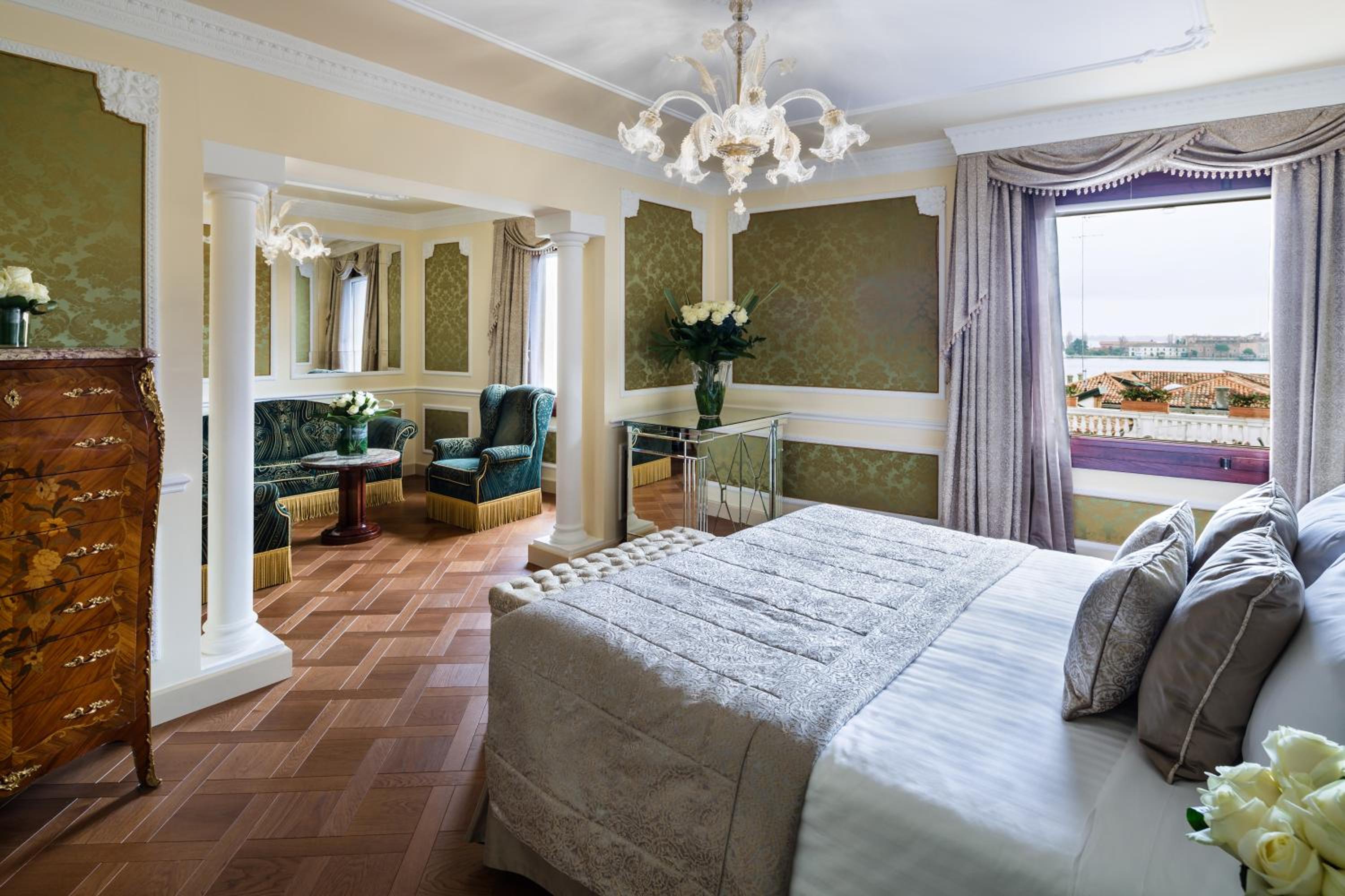 Suite, Queen Bed, Lagoon View