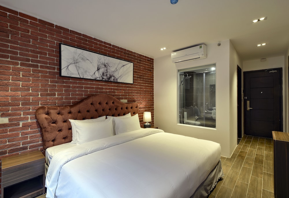 The Marron Hotel 16/50