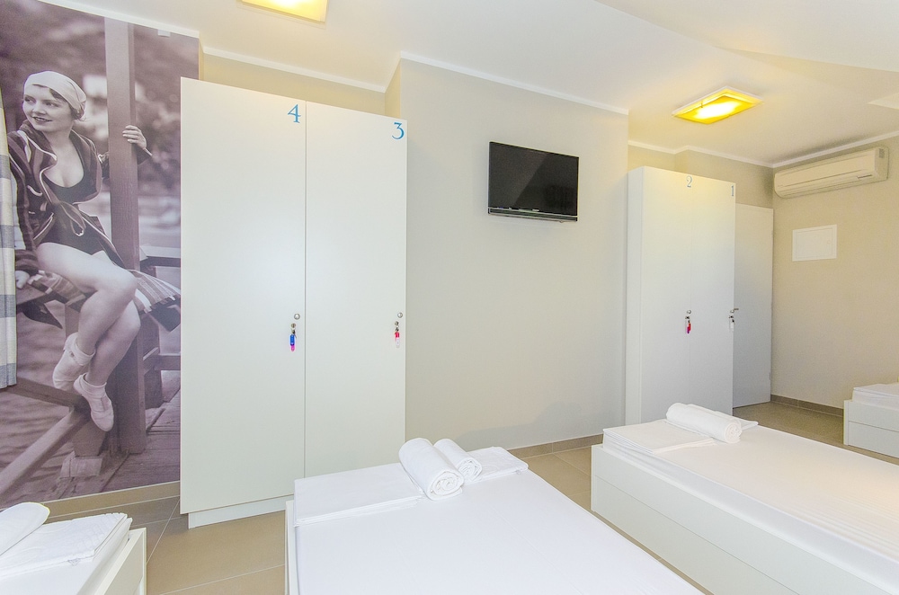 Hostel Dvor 12/44