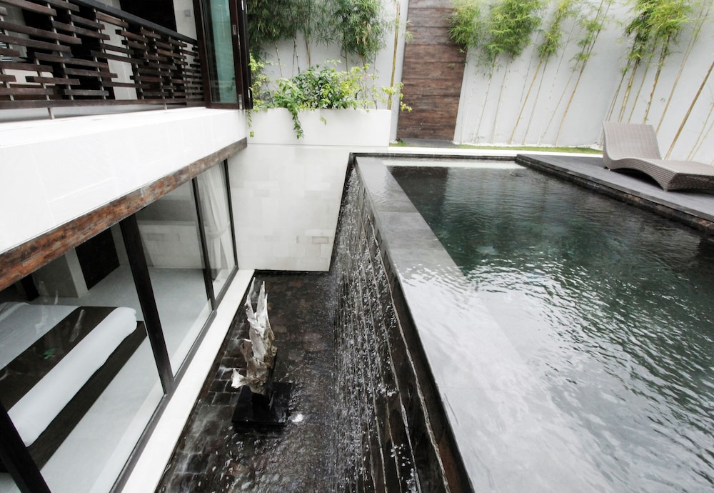 eqUILIBRIA SEMINYAK 31/62