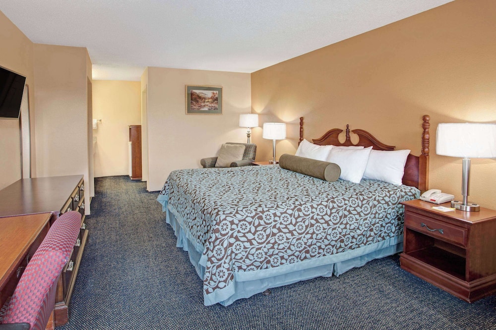 Days Inn by Wyndham Marietta White Water 8/21