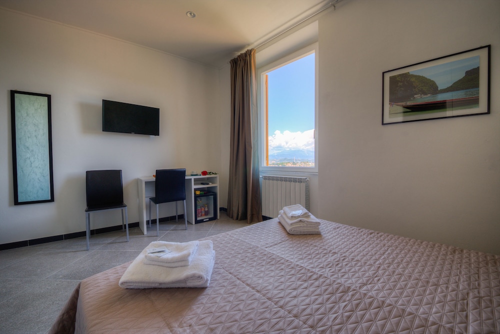 ROOM, QUEEN BED, SEA VIEW