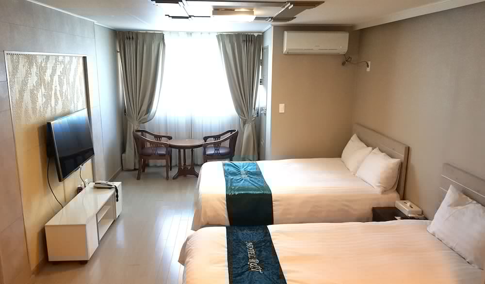 Hotel Joy 3/49
